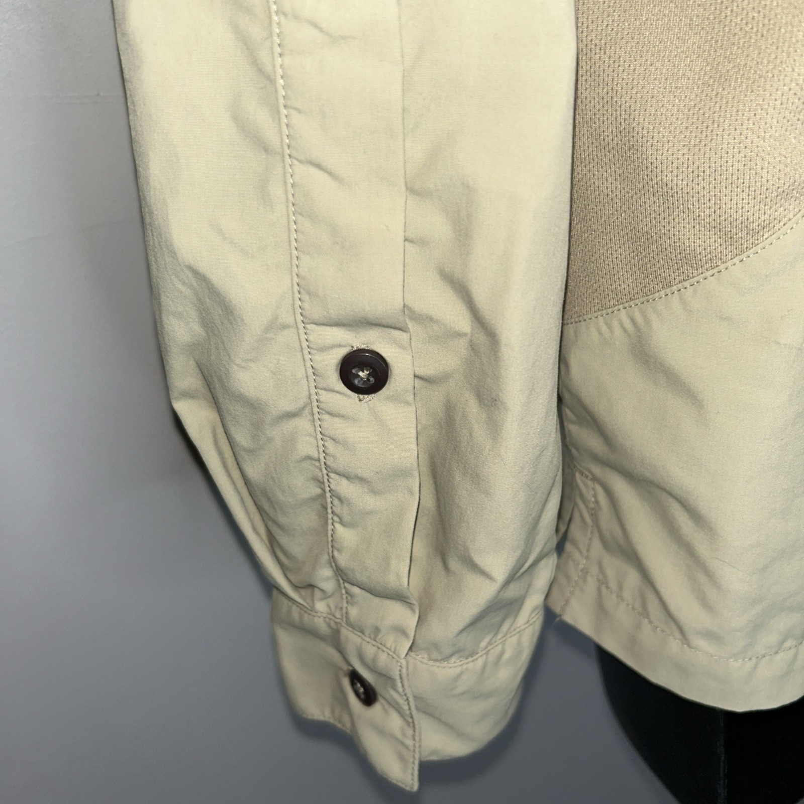 Patagonia Mens Medium Beige Cream Sun Tech Long Sleeve Button Up Shirt